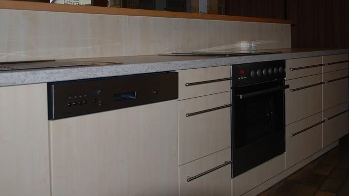 Küche EV. Kirche - Küchen - Möbel | Montage Längsholz - Frank May